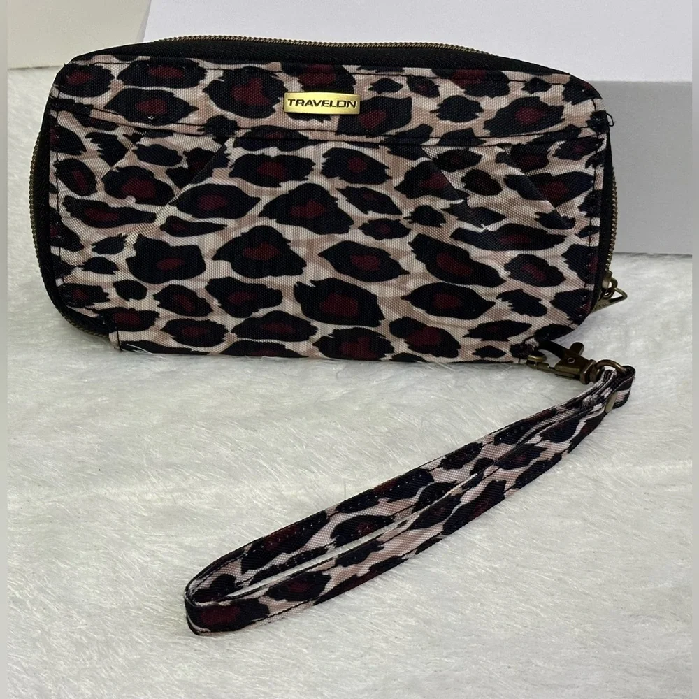 Travelon Leopard Print Wristlet ✈️